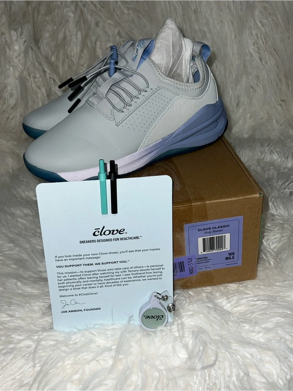 NIB Clove Classic women's sneaker W8/M6 Light grey upper with soft blue and teal